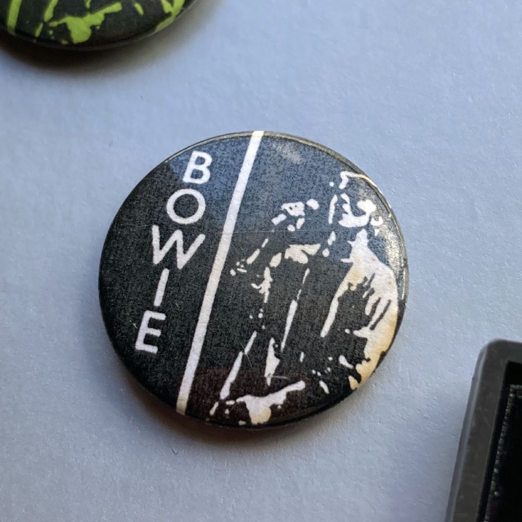 David Bowie button badge - Stage era design - white/black